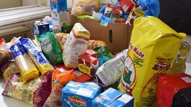 Un buen gesto: junta y dona mercadería para ayudar a familias sanjuaninas con Covid