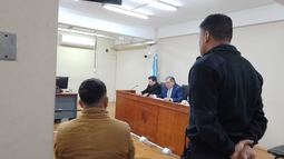 El acusado frente al tribunal. No se muestra el rostro para preservar a la presunta víctima. Foto de TIEMPO DE SAN JUAN. El acusado frente al tribunal. No se muestra el rostro para preservar a la presunta víctima. Foto de TIEMPO DE SAN JUAN.