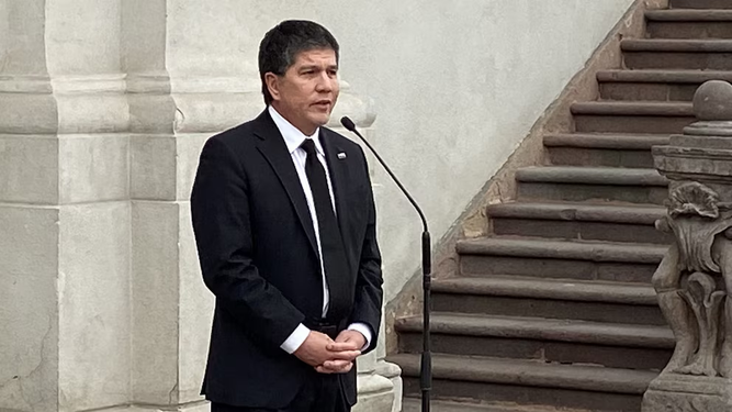 Manuel Monsalve, acusado de violación, renunció a su cargo de subsecretario de Interior de Chile.