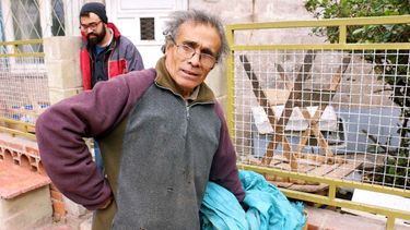 Drama sin fin en Concepción por un vecino que acumula basura y baratijas