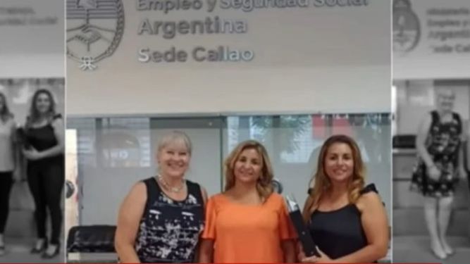Quiroga y equipo de la Lista Verde en Buenos Aires, donde las citó el Ministerio de Trabajo de la Nación para dirimir en las elecciones de UDAP. Quiroga y equipo de la Lista Verde en Buenos Aires, donde las citó el Ministerio de Trabajo de la Nación para dirimir en las elecciones de UDAP.