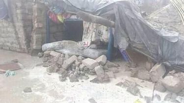 Lo peor del temporal: a una familia con 8 hijos se les inundó la casa
