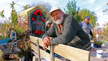 A un año de la famosa foto, San Expedito da de comer al ‘Sánguche’ Zaire