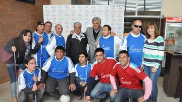 Rawson presentó a su equipo de fútbol de personas ciegas