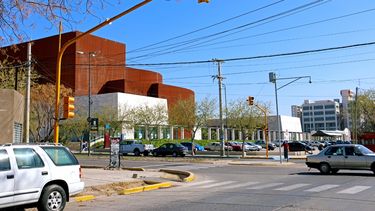 ¡Por fin!: uno de los cruces más peligrosos de Capital ya tiene semáforos