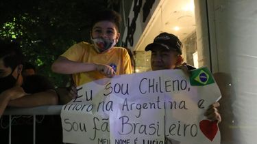 Eu so fa brasileiro: son de Chile, viven en San Juan y alientan a Brasil