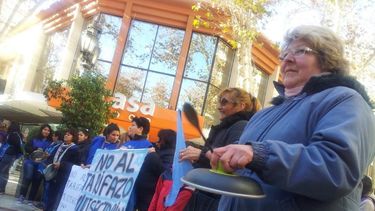 Movilizados por el tarifazo, volvieron los cacerolazos