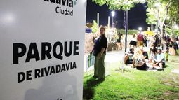 Gran concurrencia, nieve artificial y el infaltable mate, las postales del Rivadavia en Colores