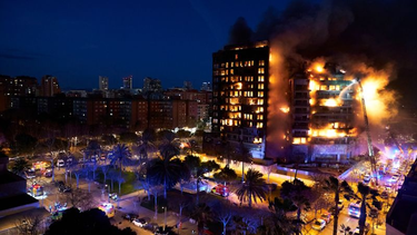 Tragedia en Valencia: un incendio dejó cuatro muertos y decenas de desaparecidos