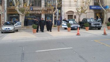 Las sirenas sonaron en San Juan recordando el atentado de la AMIA