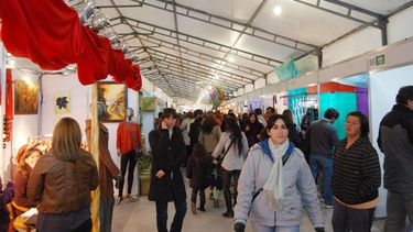 En su tercer día, más gente acompañó a los artesanos