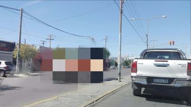 ¡Qué miedo! Mirá cómo viajan unos obreros