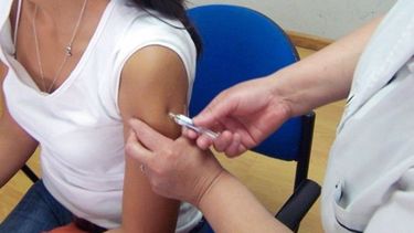 Comenzó la vacunación contra la gripe: mirá si tenés que colocártela