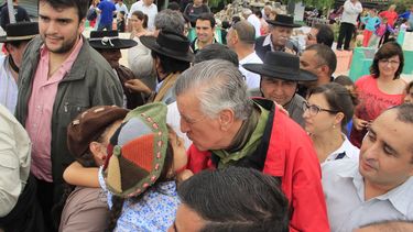 El gobernador, el gaucho más aplaudido de la cabalgata