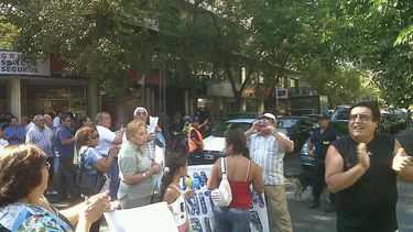 Caos vehicular en el microcentro por protesta policial