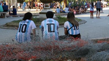 Capital demora la inauguración de la Plaza 25 por los destrozos de la Final del Mundial