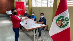 En medio de la pulseada, ¿cuántos peruanos de San Juan votaron? ¿y a quién?