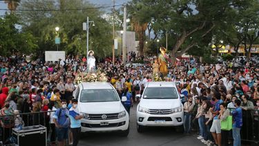 Pese al viento, una multitud manifestó su fe en la procesión a la Inmaculada Concepción