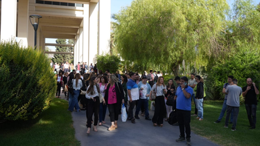 Debido a los llamados por la supuesta bomba colocada en el interior del Centro Cívico, debieron evacuar el edificio.
