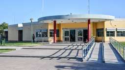 Una policía permitió que una detenida saliera a caminar, se le escapó del Hospital de Albardón y ahora deberá pagar una multa Una policía permitió que una detenida saliera a caminar, se le escapó del Hospital de Albardón y ahora deberá pagar una multa