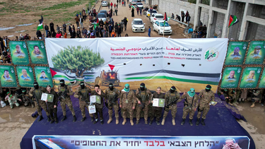 Tensión en Gaza: Israel le exigió a Hamas que deje de hacer ceremonias degradantes en la entrega de rehenes