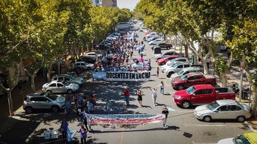 Además del paro, los Docentes Autoconvocados este jueves cortaron varias calles de San Juan. Además del paro, los Docentes Autoconvocados este jueves cortaron varias calles de San Juan.
