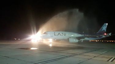 Así fue el bautismo de vuelo inaugural de la ruta San Juan Chile