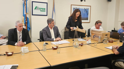 La apertura de sobres se hizo el 14 de abril en la sede del EPRE San Juan. Estuvo presidida por el Directorio del Ente Regulador, con Raúl López y Roberto Ferrero. Además, participaron Analía Cisterino de la Escribanía Mayor de Gobierno; representantes de la Municipalidad de Calingasta (Directora de Obras del Municipio), representantes de los usuarios del departamento y de las empresas participantes. La apertura de sobres se hizo el 14 de abril en la sede del EPRE San Juan. Estuvo presidida por el Directorio del Ente Regulador, con Raúl López y Roberto Ferrero. Además, participaron Analía Cisterino de la Escribanía Mayor de Gobierno; representantes de la Municipalidad de Calingasta (Directora de Obras del Municipio), representantes de los usuarios del departamento y de las empresas participantes.