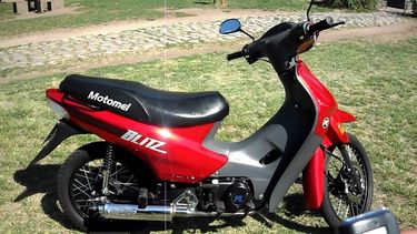 En plena madrugada, le robaron la moto a una docente En plena madrugada, le robaron la moto a una docente