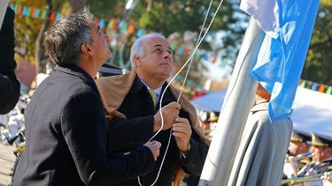 Con el izamiento de banderas, arrancó la mañana de la Fundación de San Juan