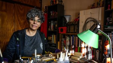 Lorena La Negra López, la artista que le da vida a criaturas fantásticas en su taller de Trinidad