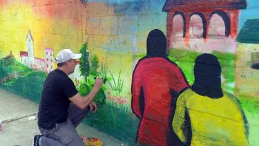 Luis Guevara, compartiendo su arte con su querido Caucete.