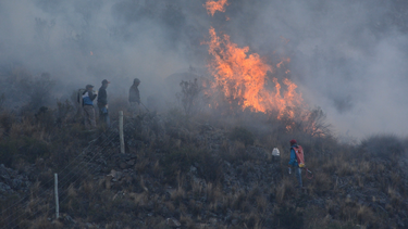 Desde adentro, la lucha contra el incendio más voraz de la historia vallista
