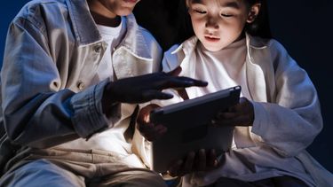 Los menores en China podrán ver restringido el uso de su celular.