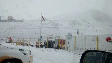 La primera nevada del año llegó a Veladero