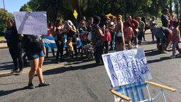 Un grupo de inquilinos cortó la Libertador pidiendo casas