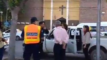 Video: Se recibió y la llevaron presa, en medio de la Plaza 25 y el festejo