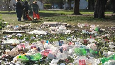 El día después: Mucha basura en el Parque y zonas aledañas