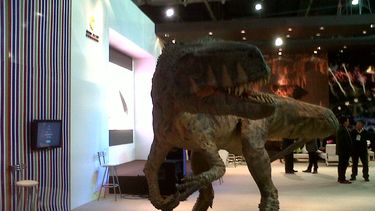 El dinosaurio, la vedette del stand sanjuanino de la FIT