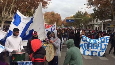 Se movilizaron contra el ajuste y cortaron parte del microcentro
