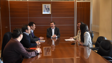 (El momento de la firma del convenio)