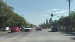 Ahora que es ultratransitada, la Avenida Uñac estrena más semáforos
