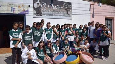 En tierno gesto de alumnos jachalleros: crearon cuchas para un refugio de animales