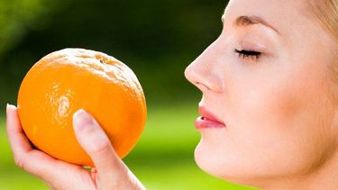 Los mejores 10 perfumes para atraer chicas