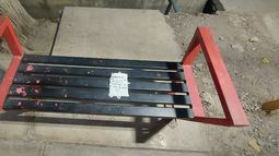 El misterioso mensaje que ofrece ayuda al lado de una comisaría