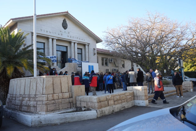 La lucha en Vialidad Nacional San Juan: 214 empleados en ascuas y lágrimas  al grito de no somos ñoquis