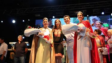 Procesión, elección de la reina y Vilma Palma en la última noche de la Fiesta de Santa Lucía