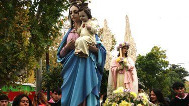 El frío no fue un impedimento para la fe de los albardoneros que honraron a la Virgen de los Desamparados