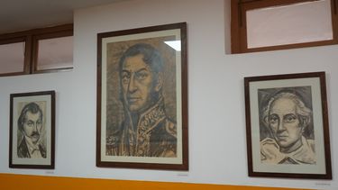Los retratos de San Martín, Laprida y Santa María de Oro también habitan los pasillos del Colegio Nuestra Señora de la Consolación, en 25 de Mayo &nbsp;
