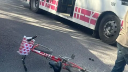 Fuerte choque entre una ciclista y colectivo en Marquesado: la mujer tiene muerte cerebral Fuerte choque entre una ciclista y colectivo en Marquesado: la mujer tiene muerte cerebral